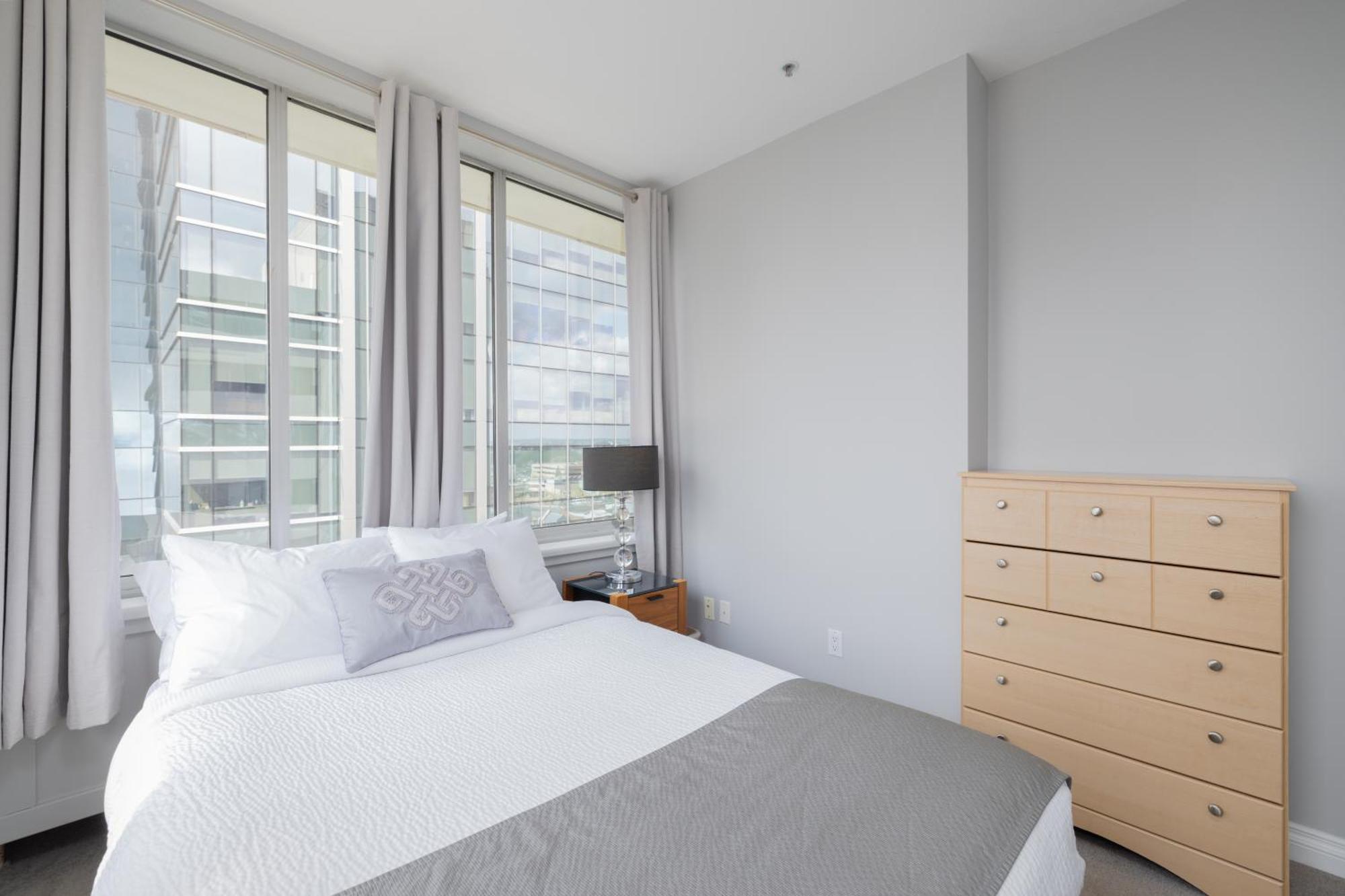 Obasa Suites @ The Hamilton Риджайна Экстерьер фото